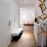 Moderne Stadtwohnung An Der Fussgaengerzone, Smart Tv, Kingsize-bett, Couch, Kueche