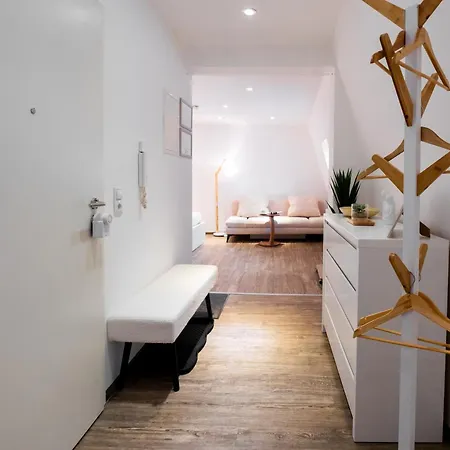 Moderne Stadtwohnung An Der Fussgaengerzone, Smart Tv, Kingsize-bett, Couch, Kueche