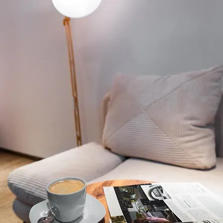 Moderne Stadtwohnung An Der Fussgängerzone, Smart Tv, Kingsize-bett, Couch, Küche *