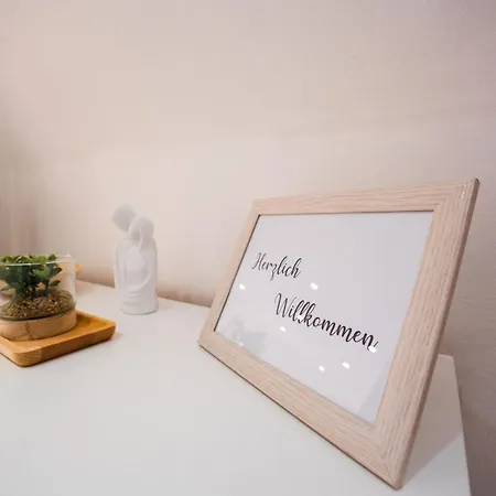 Moderne Stadtwohnung An Der Fussgängerzone, Smart Tv, Kingsize-bett, Couch, Küche *