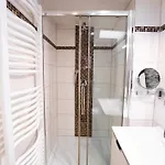 Apartment Moderne Stadtwohnung An Der Fussgaengerzone, Smart Tv, Kingsize-bett, Couch, Kueche