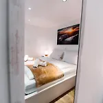 Moderne Stadtwohnung An Der Fussgaengerzone, Smart Tv, Kingsize-bett, Couch, Kueche Apartment Passau