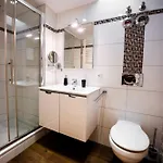 Moderne Stadtwohnung An Der Fussgaengerzone, Smart Tv, Kingsize-bett, Couch, Kueche Διαμέρισμα *