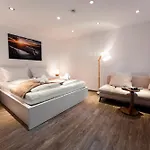 Moderne Stadtwohnung An Der Fussgaengerzone, Smart Tv, Kingsize-bett, Couch, Kueche Πασάου
