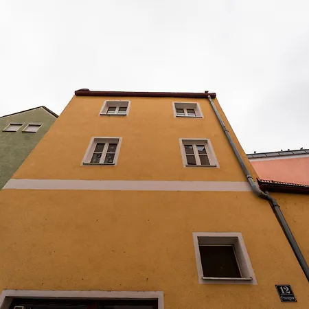 Moderne Stadtwohnung An Der Fussgaengerzone, Smart Tv, Kingsize-bett, Couch, Kueche * Passau