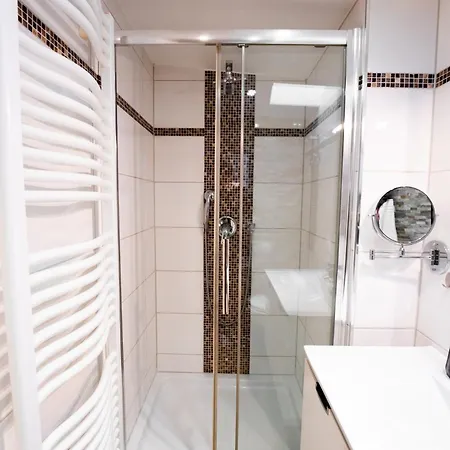 Apartment Moderne Stadtwohnung An Der Fussgaengerzone, Smart Tv, Kingsize-bett, Couch, Kueche