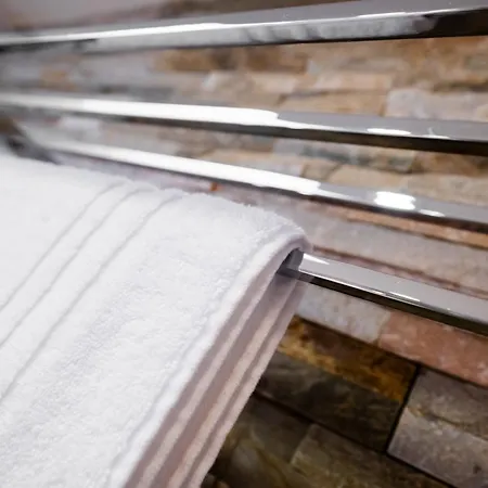 Moderne Stadtwohnung An Der Fussgaengerzone, Smart Tv, Kingsize-bett, Couch, Kueche Apartment