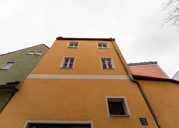 Moderne Stadtwohnung An Der Fussgaengerzone, Smart Tv, Kingsize-bett, Couch, Kueche * Passau