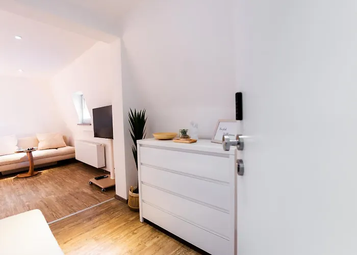 Moderne Stadtwohnung An Der Fussgaengerzone, Smart Tv, Kingsize-bett, Couch, Kueche Apartment *