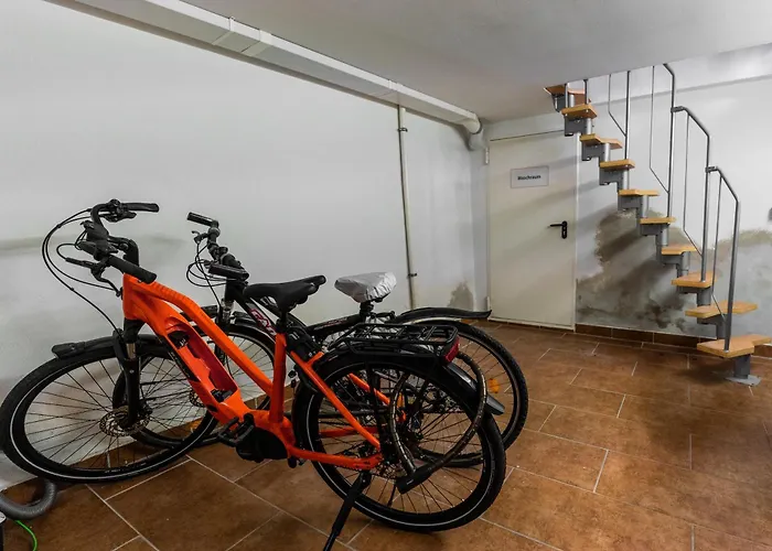 Moderne Stadtwohnung An Der Fussgaengerzone, Smart Tv, Kingsize-bett, Couch, Kueche