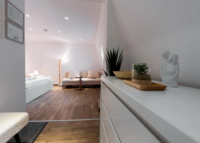 Apartment Moderne Stadtwohnung An Der Fussgaengerzone, Smart Tv, Kingsize-bett, Couch, Kueche