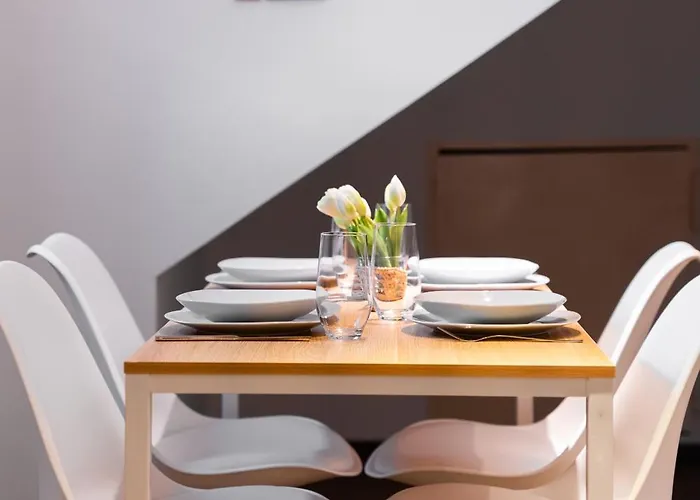 Moderne Stadtwohnung An Der Fussgaengerzone, Smart Tv, Kingsize-bett, Couch, Kueche