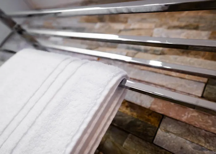 Moderne Stadtwohnung An Der Fussgaengerzone, Smart Tv, Kingsize-bett, Couch, Kueche Apartment