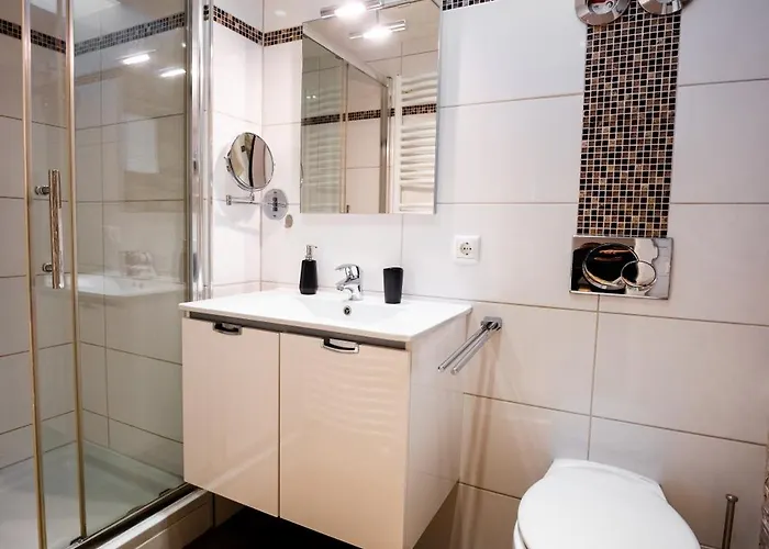 Moderne Stadtwohnung An Der Fussgaengerzone, Smart Tv, Kingsize-bett, Couch, Kueche Апартаменти *